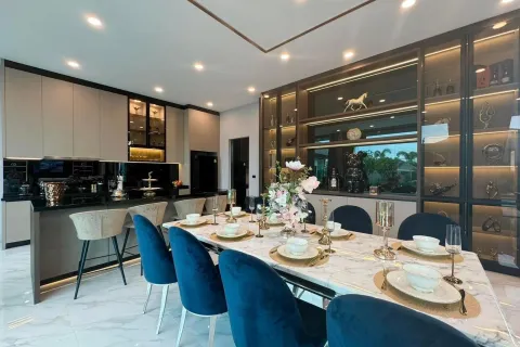 Chalet de 6 dormitorios en Pattaya, Tailandia № 155713 - foto 10