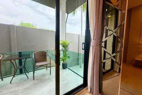 Chalet de 6 dormitorios en Pattaya, Tailandia № 155713 - foto 24