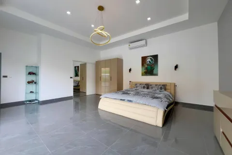 Chalet de 6 dormitorios en Pattaya, Tailandia № 155714 - foto 8