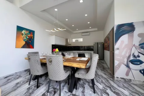 Chalet de 6 dormitorios en Pattaya, Tailandia № 155714 - foto 5