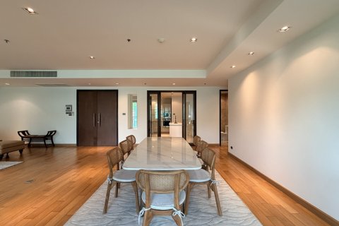 Condo in Watthana, Bangkok, Thailand, 4 bedrooms  № 201332 - photo 17
