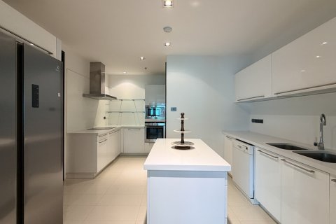 Condo in Watthana, Bangkok, Thailand, 4 bedrooms  № 201332 - photo 15