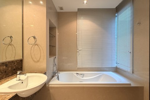 Condo in Watthana, Bangkok, Thailand, 4 bedrooms  № 201332 - photo 5