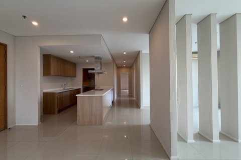 Condo in Watthana, Bangkok, Thailand, 5 bedrooms № 201333 - photo 2