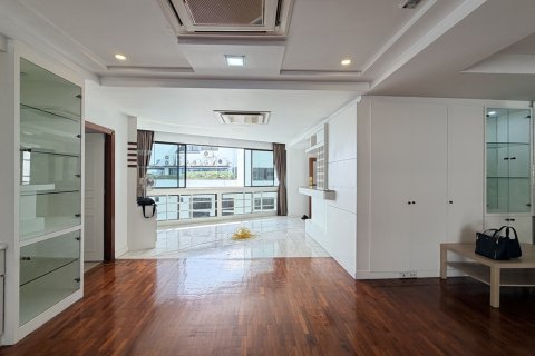 Condo in Watthana, Bangkok, Thailand, 3 bedrooms № 201334 - photo 17