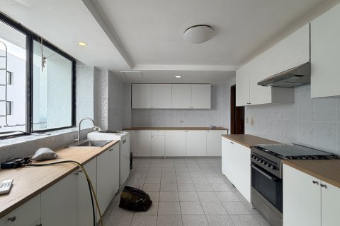 Condo in Watthana, Bangkok, Thailand, 3 bedrooms № 201334 - photo 13