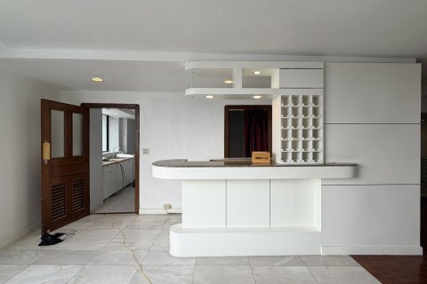 Condo in Watthana, Bangkok, Thailand, 3 bedrooms № 201334 - photo 14