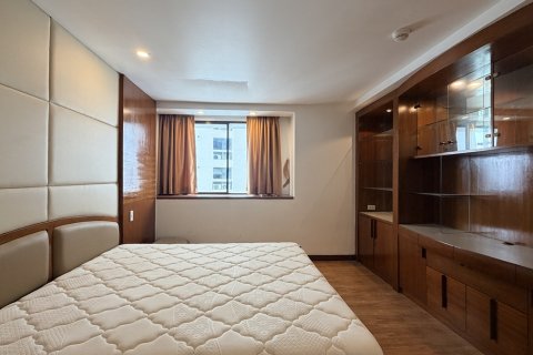 Condo in Watthana, Bangkok, Thailand, 3 bedrooms № 201334 - photo 12