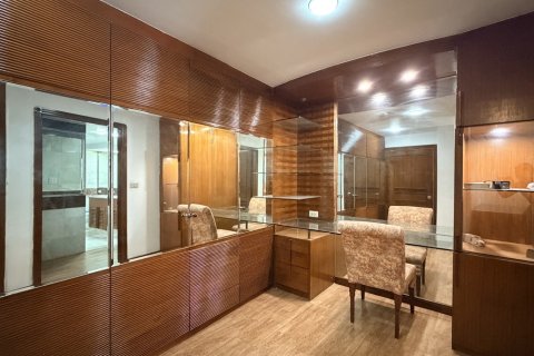 Condo in Watthana, Bangkok, Thailand, 3 bedrooms № 201334 - photo 9