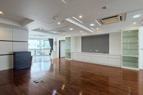 Condo in Watthana, Bangkok, Thailand, 3 bedrooms № 201334 - photo 15
