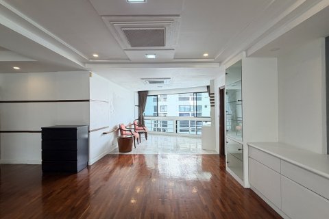 Condo in Watthana, Bangkok, Thailand, 3 bedrooms № 201334 - photo 16