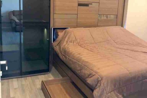 Condominio de 1 dormitorio en Thonburi, Bangkok, Tailandia № 183525 - foto 4