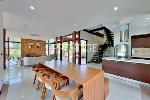Haus in Pattaya, Thailand 5 Schlafzimmer № 198070 - Foto 7