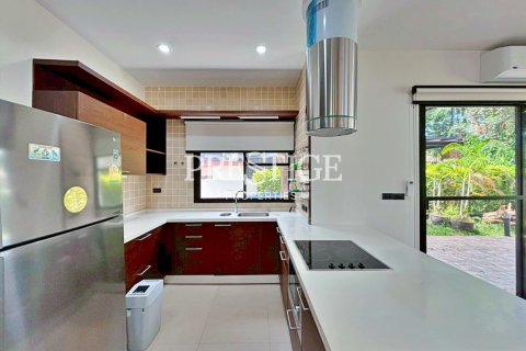 Haus in Pattaya, Thailand 5 Schlafzimmer № 198070 - Foto 11