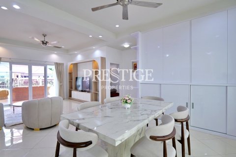 House in Pattaya, Thailand 3 bedrooms № 198074 - photo 6