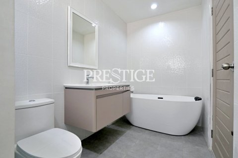 House in Pattaya, Thailand 3 bedrooms № 198074 - photo 12