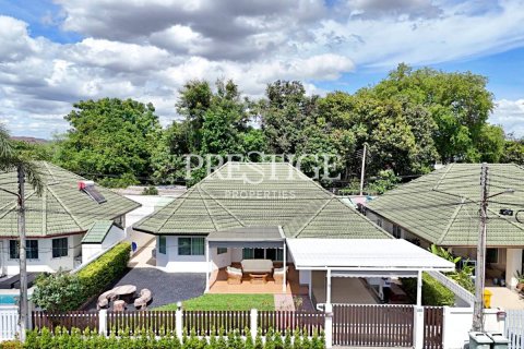 House in Pattaya, Thailand 3 bedrooms № 198074 - photo 2