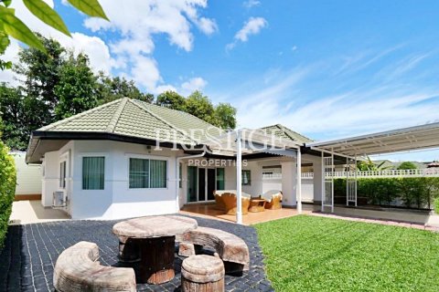 House in Pattaya, Thailand 3 bedrooms № 198074