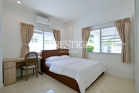 House in Pattaya, Thailand 3 bedrooms № 198074 - photo 13