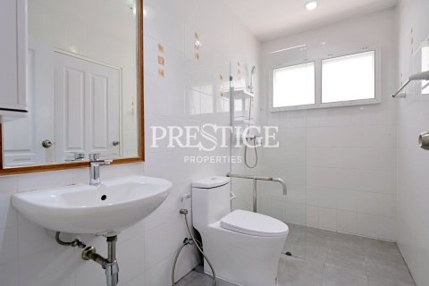 House in Pattaya, Thailand 3 bedrooms № 198074 - photo 15