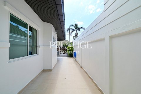 House in Pattaya, Thailand 3 bedrooms № 198074 - photo 19
