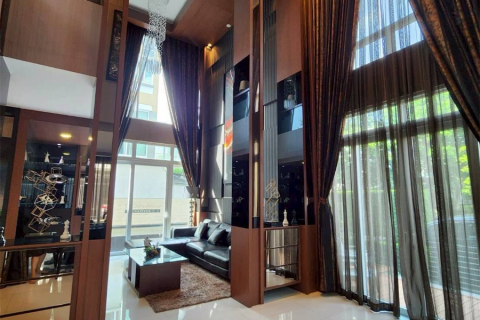 Haus in Bangkok, Thailand 4 Schlafzimmer № 191047