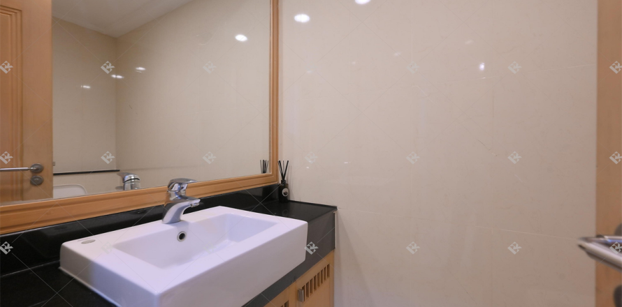 Apartment in Bangkok, Thailand 3 bedrooms № 191043