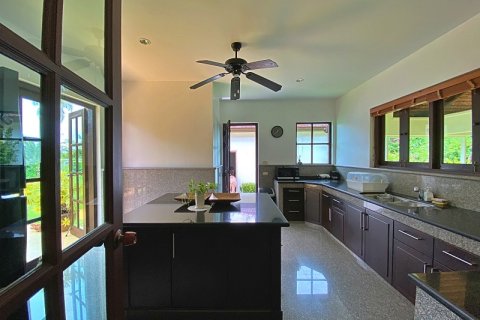 Chalet de 5 dormitorios en Hua Hin, Tailandia № 168426 - foto 15