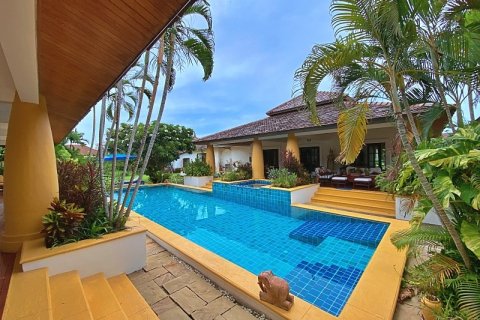 Chalet de 5 dormitorios en Hua Hin, Tailandia № 168426 - foto 2
