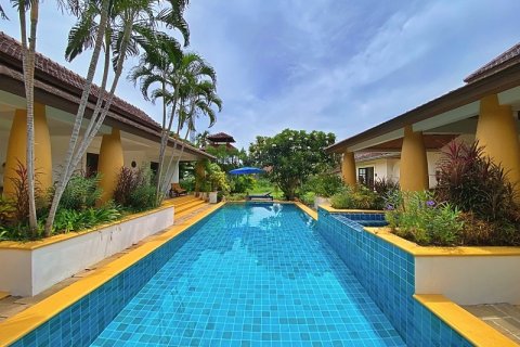 Chalet de 5 dormitorios en Hua Hin, Tailandia № 168426 - foto 3