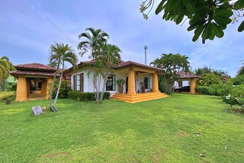 Chalet de 5 dormitorios en Hua Hin, Tailandia № 168426 - foto 8