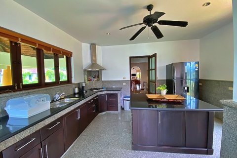 Chalet de 5 dormitorios en Hua Hin, Tailandia № 168426 - foto 16