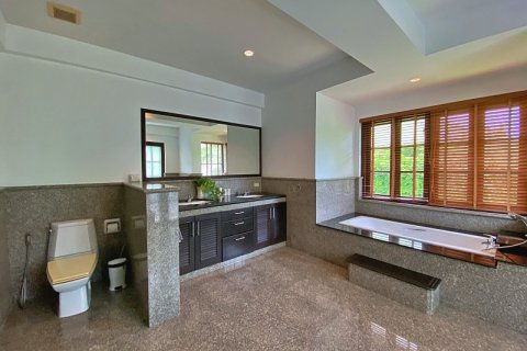 Chalet de 5 dormitorios en Hua Hin, Tailandia № 168426 - foto 19