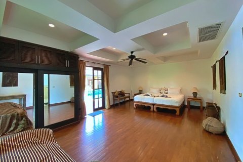 Chalet de 5 dormitorios en Hua Hin, Tailandia № 168426 - foto 22