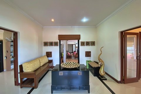 Chalet de 4 dormitorios en Hua Hin, Tailandia № 168424 - foto 11