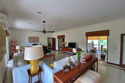 Chalet de 4 dormitorios en Hua Hin, Tailandia № 168424 - foto 16