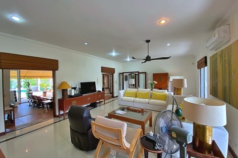 Chalet de 4 dormitorios en Hua Hin, Tailandia № 168424 - foto 17