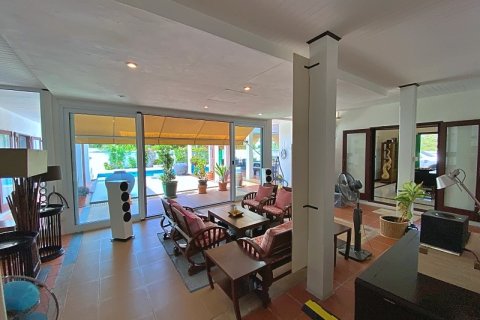 Chalet de 4 dormitorios en Hua Hin, Tailandia № 168424 - foto 18