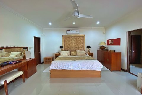 Chalet de 4 dormitorios en Hua Hin, Tailandia № 168424 - foto 30