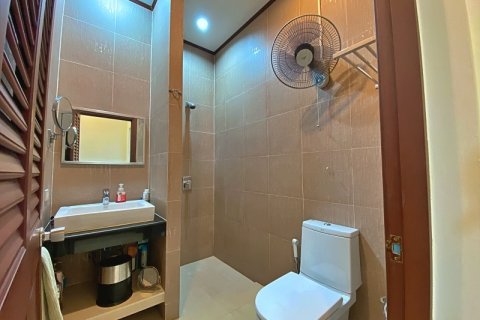 Chalet de 4 dormitorios en Hua Hin, Tailandia № 168424 - foto 28