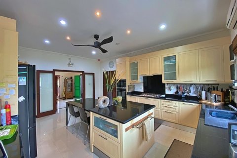 Chalet de 4 dormitorios en Hua Hin, Tailandia № 168424 - foto 15