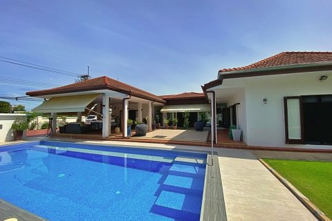 Chalet de 4 dormitorios en Hua Hin, Tailandia № 168424 - foto 3