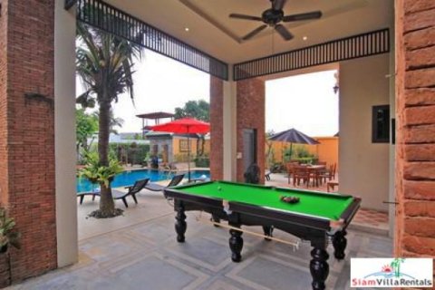 Casa de 5 dormitorios en Pattaya, Tailandia № 202659 - foto 3