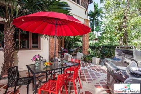 Casa de 5 dormitorios en Pattaya, Tailandia № 202659 - foto 4