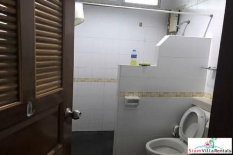 Casa de 4 dormitorios en Pattaya, Tailandia № 202653 - foto 3