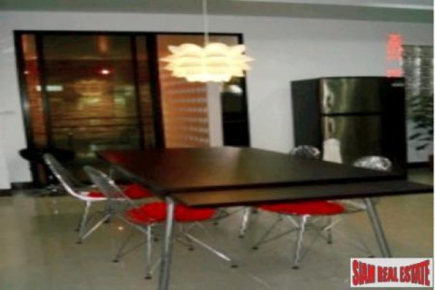 Adosado de 4 dormitorios en Bangkok, Tailandia № 202654 - foto 3