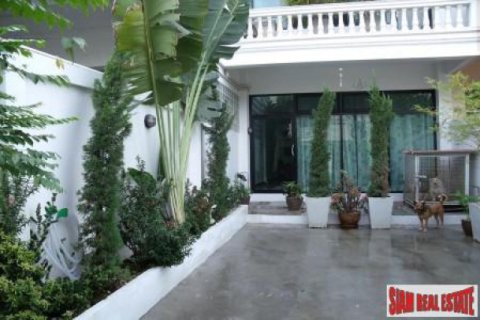 Townhouse à Bangkok, Thaïlande 4 chambres № 202654