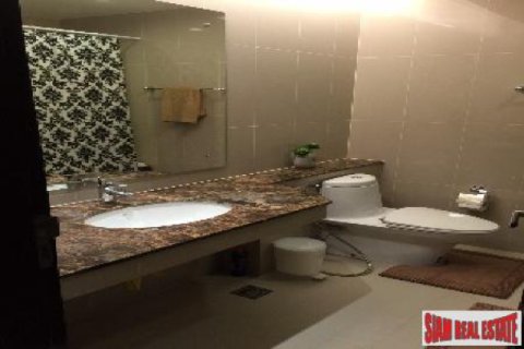 Apartamento de 2 dormitorios en Bangkok, Tailandia № 202658 - foto 4