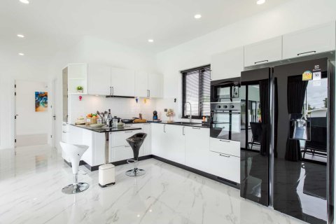 Chalet de 3 dormitorios en Hua Hin, Tailandia № 166565 - foto 9
