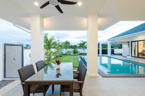 Chalet de 3 dormitorios en Hua Hin, Tailandia № 166565 - foto 8